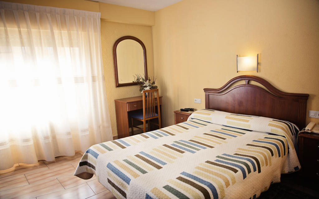 Hostal Guzman El Bueno By Gaiarooms Leon Room photo