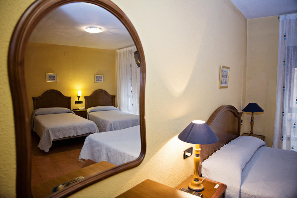 Hostal Guzman El Bueno By Gaiarooms Leon Room photo